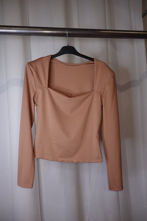 TOP με ψηλές βατες και ανοιγμα